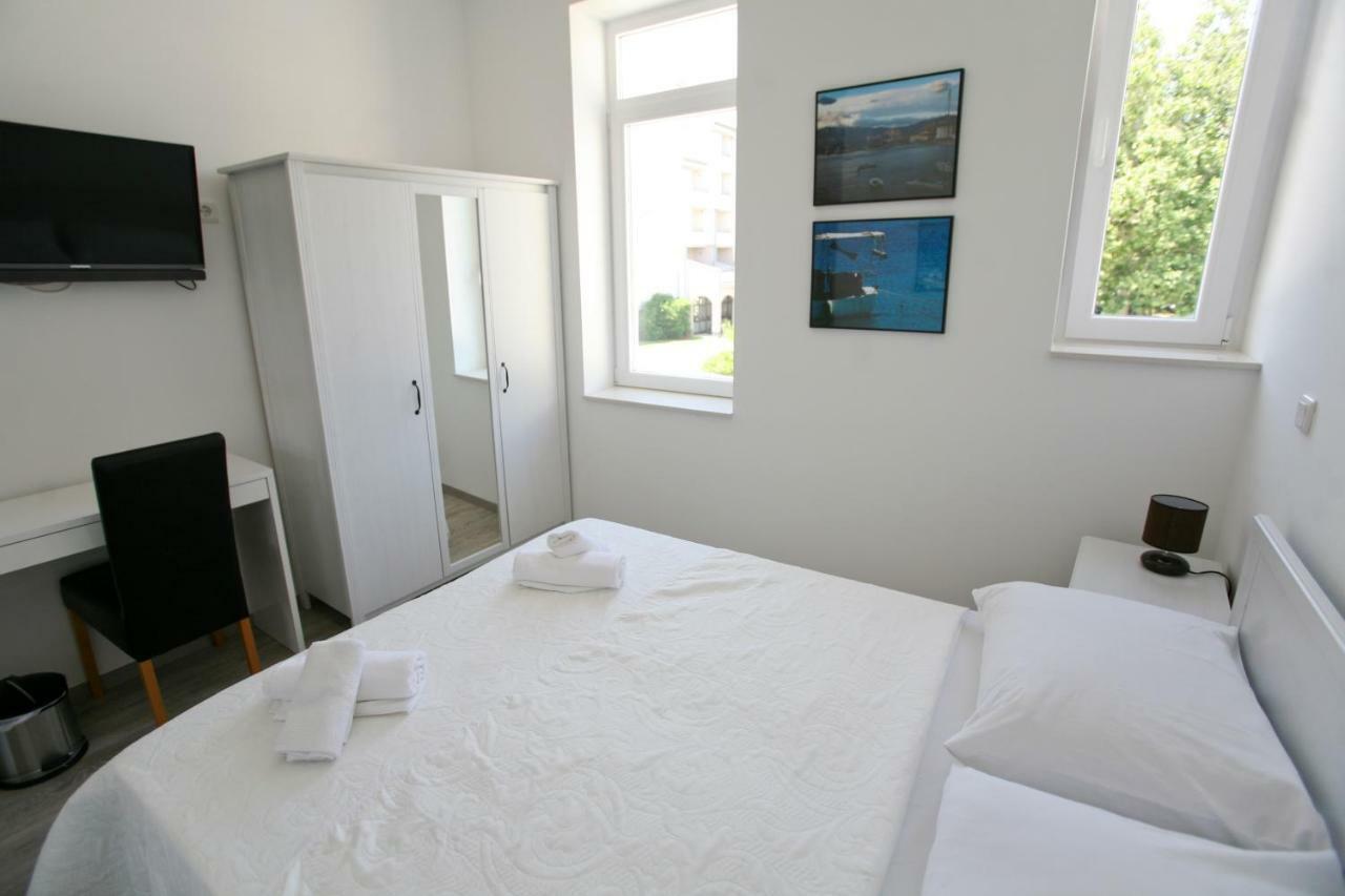 Guesthouse Vienna Baska Exteriör bild