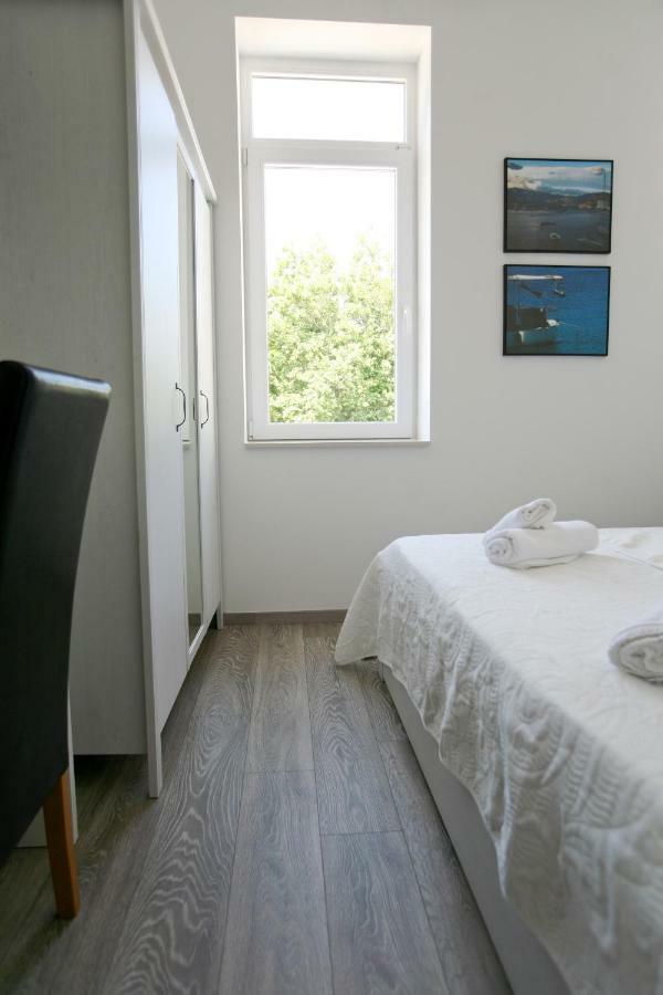 Guesthouse Vienna Baska Exteriör bild